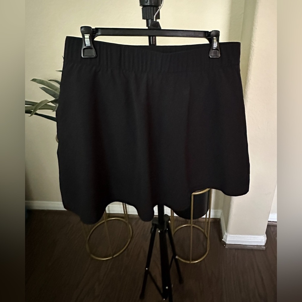 T by Talbots Black  Skirt Short  Size Large .